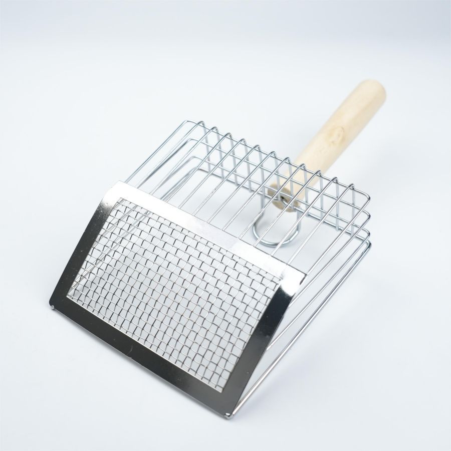 Cat metal litter scoops filter litter scoops can cope with different sizes of feces small and large holes The new design of litter scoops Wooden handles Christmas Gift For Pets